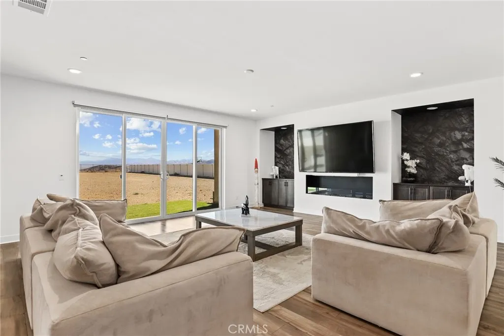 3743 Eliopulos Ranch, Palmdale, California 93551 home-pic-5